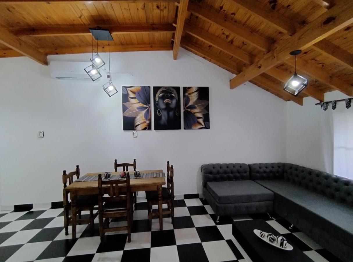Casa Ana, Departamento Amplio A 20 ' Aeropuerto Apartment Luis Guillon ภายนอก รูปภาพ